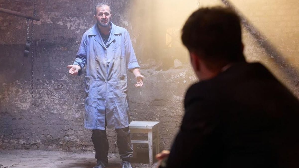 Actorul Răzvan Oprea în serialul „Groapa” de pe VOYO