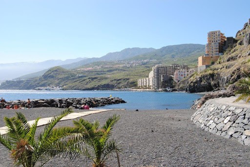 Plaja este pustie acum, însă de mâine așteaptă turiști