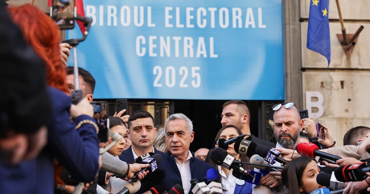Călin Georgescu și-a depus candidatura la președinție la BEC, alături de George Simion, președintele AUR