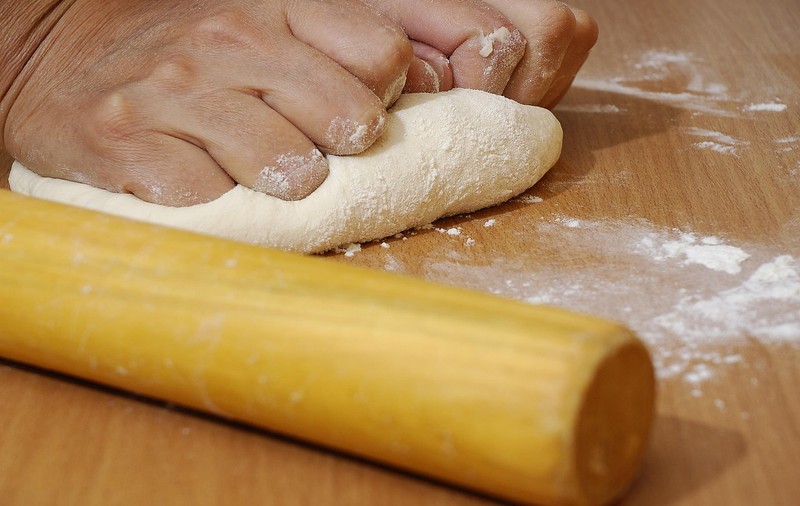 Clasificarea făinii din comerț: ce tip de făină să alegi pentru pâine, cozonaci, prăjituri și alte preparate