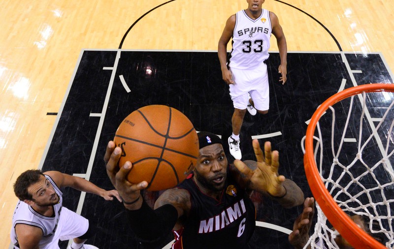 LeBron a făcut legea, iar Miami Heat a întors în stil de campioană