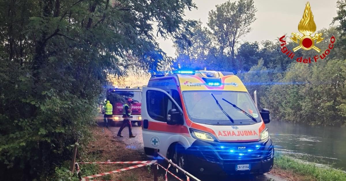 Intervenție a serviciilor de urgență după furtuna violentă din zona orașului Milano. O femeie a fost ucisă de un copac prăbușit Foto: Profimedia