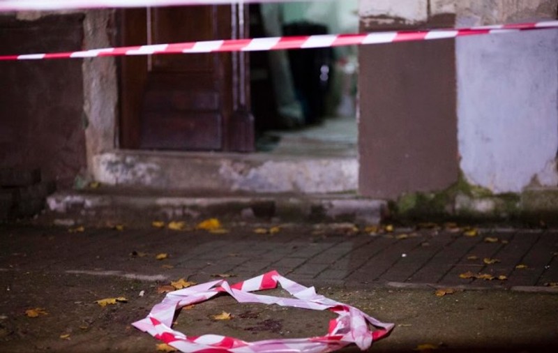 Un bărbat s-a sinucis aruncându-se de la etajul 9! Abia se întorsese de la muncă pentru sărbătorile de iarnă