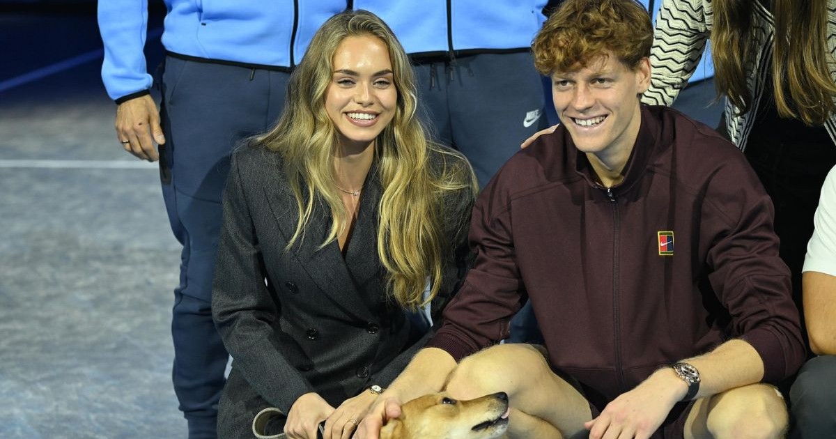 Jannik Sinner și Laila Hasanovic, în timpul turneului ATP de la Torino, noiembrie 2025