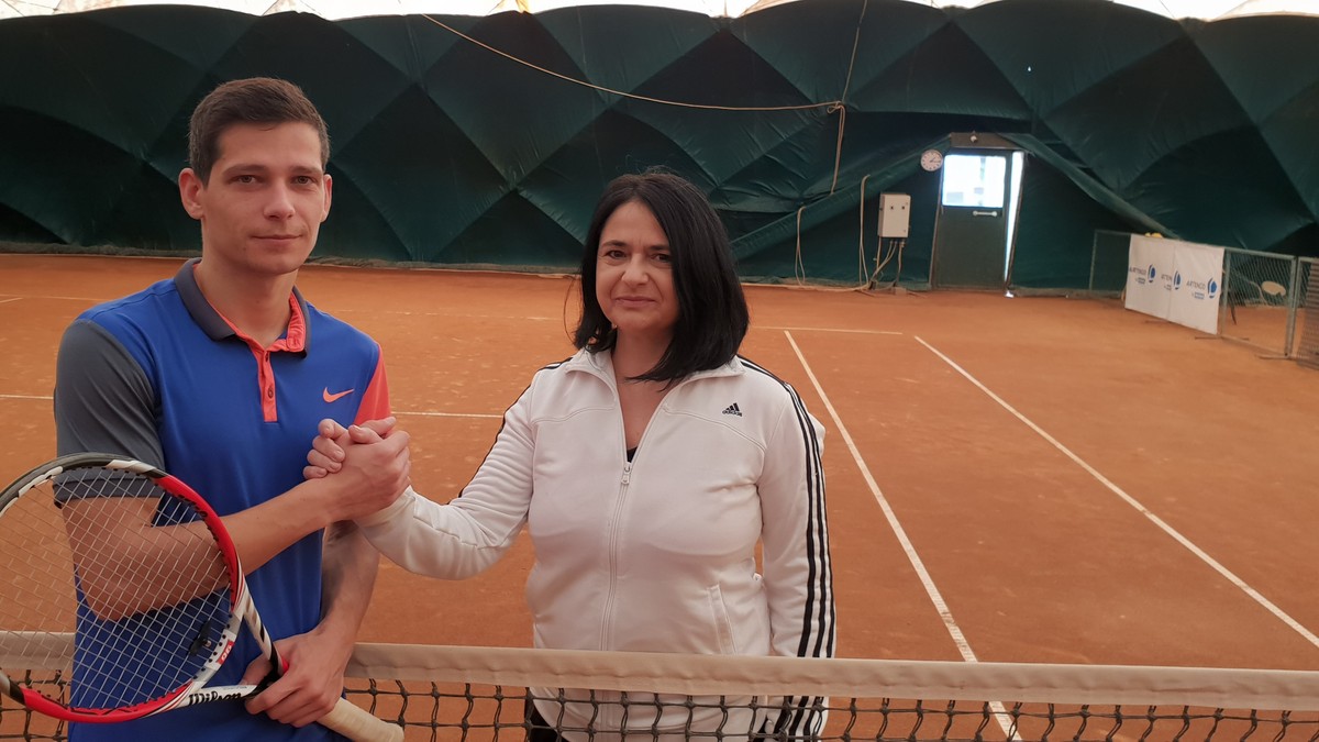 Monica Stănescu bate palma cu Cezar Ciobanu, fost jucător de tenis