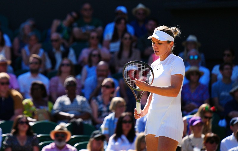 Simona Halep s-a oprit în semifinală la Wimbledon. Învinsă în două seturi de Elena Rybakina