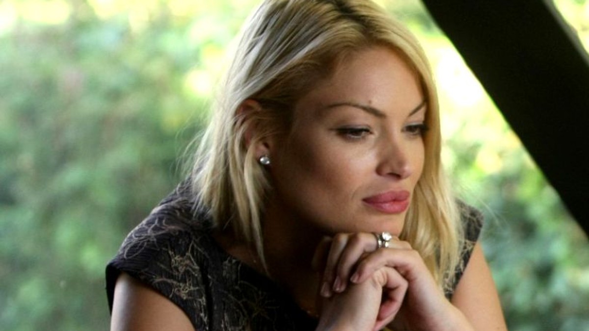 Aminitirile Valentinei Pelinel din lumea modelling-ului. „Ne înghesuiam 6-7 fotomodele într-o cameră şi scriam pe pâine“