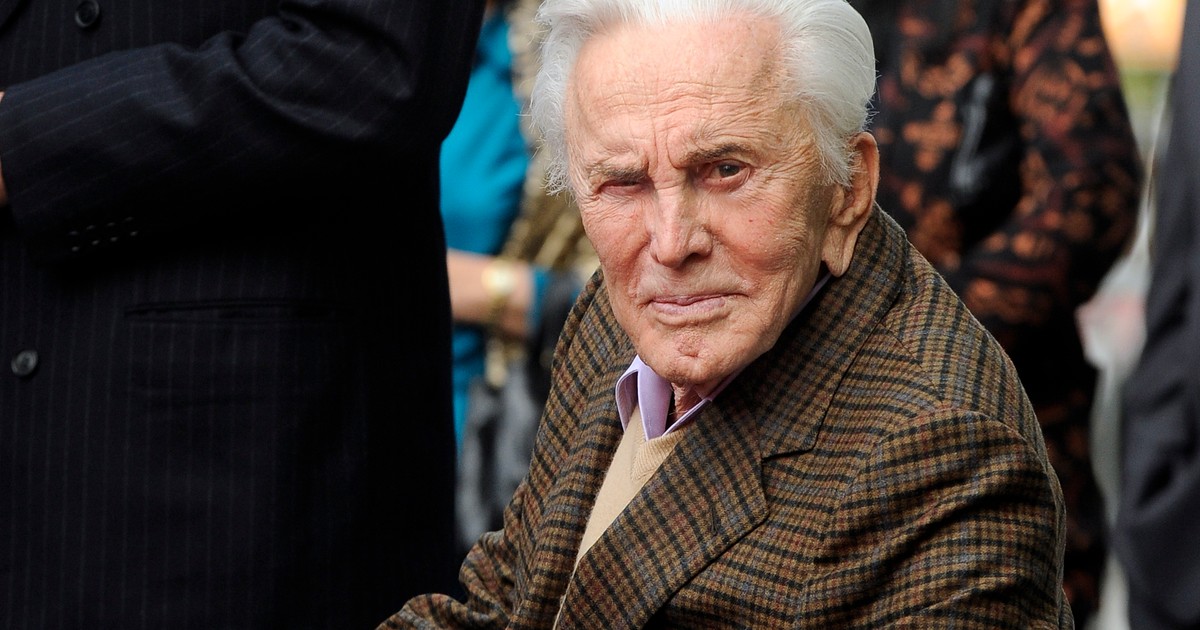 Kirk Douglas camping la 102 de ani