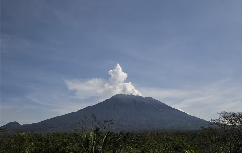 Turist rus, pe punctul de a fi deportat din Indonezia după ce a postat o fotografie nud dintr-un loc sacru din Bali