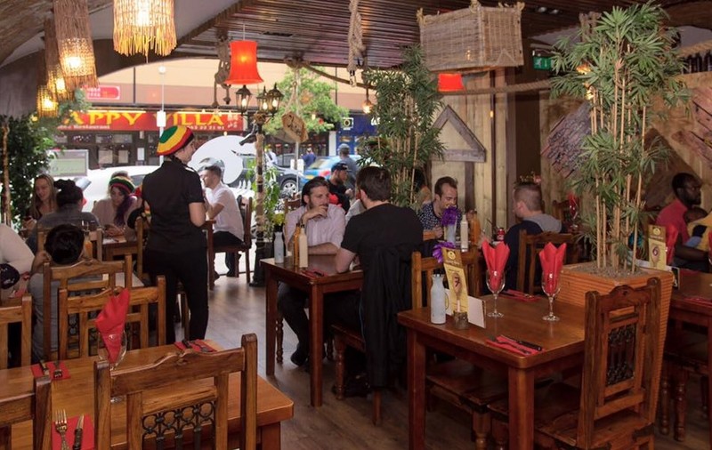 Trei tineri au plecat dintr-un restaurant fără să plătească. Ce surpriză a avut proprietarul câteva zile mai târziu