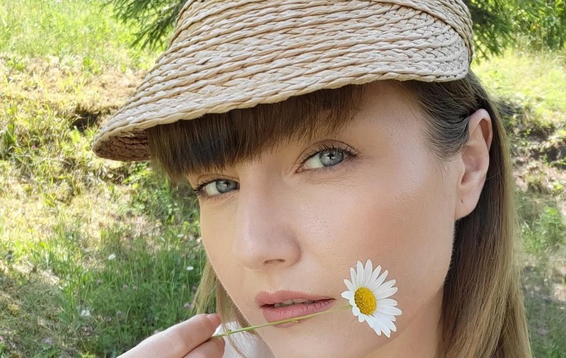 Alexandra Ungureanu are un nou iubit. Au fost surprinși în timp ce se sărutau