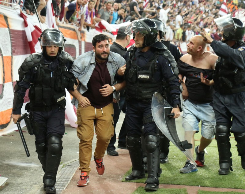 Câți suporteri au fost reținuți de Jandarmerie după meciul Steaua - Rapid: ”Sancțiuni pentru peste 50 de persoane” / GALERIE FOTO