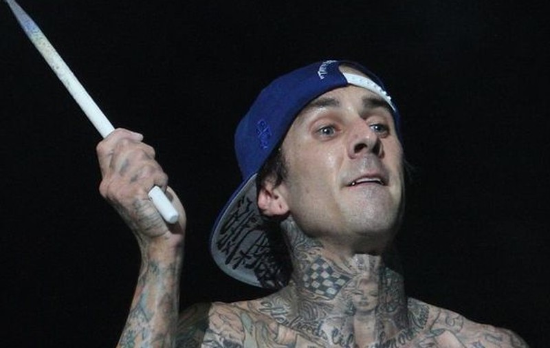 Să fie Travis Barker noul iubit al Rihannei?