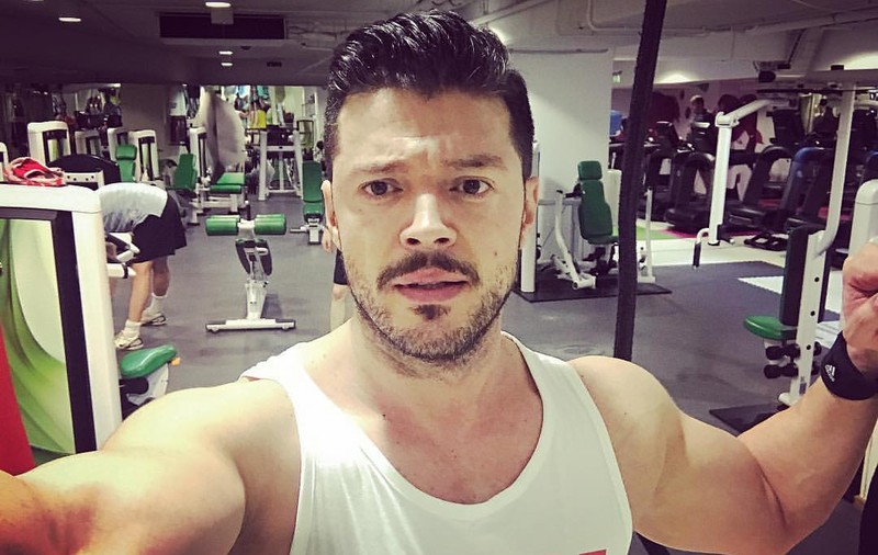 Victor Slav, cu ochiul învinețit. Au rămas mască atunci când l-au văzut