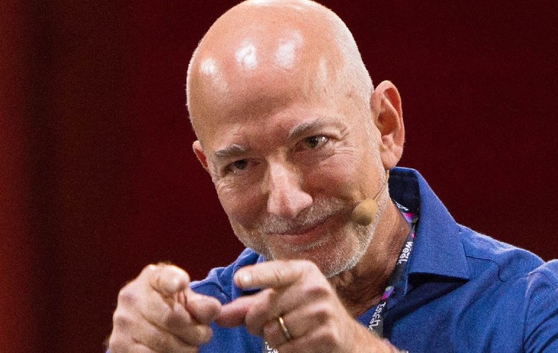 Jeff Bezos a spus care sunt angajații pe care inteligența artificială nu-i va putea înlocui niciodată