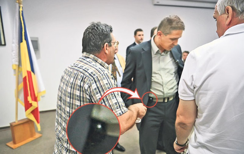 El este pistolarul şefului de la hochei