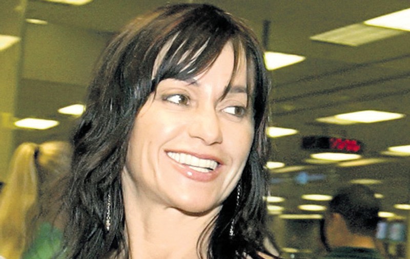 Nadia îşi goleşte şifonierul pentru Sandra şi Cătălina | EXCLUSIV