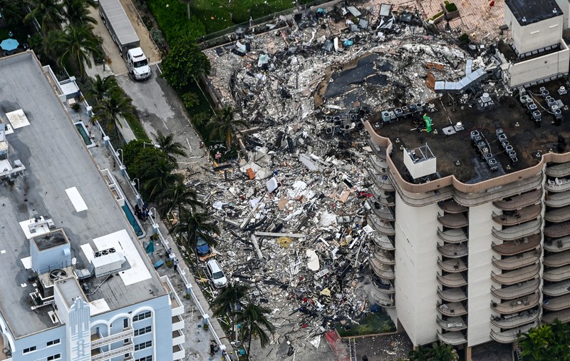 Blocul de 12 etaje prăbușit în Miami va fi demolat. Căutările salvatorailor, suspendate