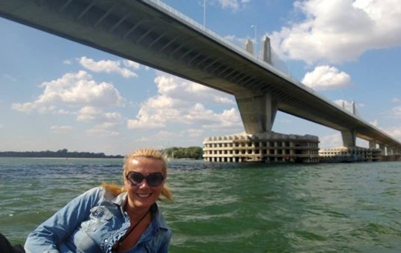 ARE 43 DE ANI, DAR NU-i ARATĂ! DANA SĂVUICĂ, DEMENŢIALĂ ÎN COSTUM DE BAIE! | FOTO