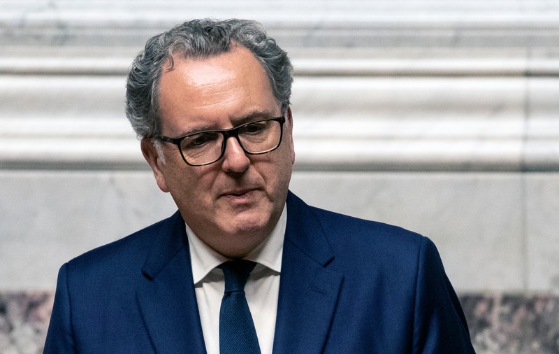 FOTO | Tentativă de incendiere la domiciliul președintelui Adunării Naţionale din Franţa. Mesajul transmis de Emmanuel Macron după incident