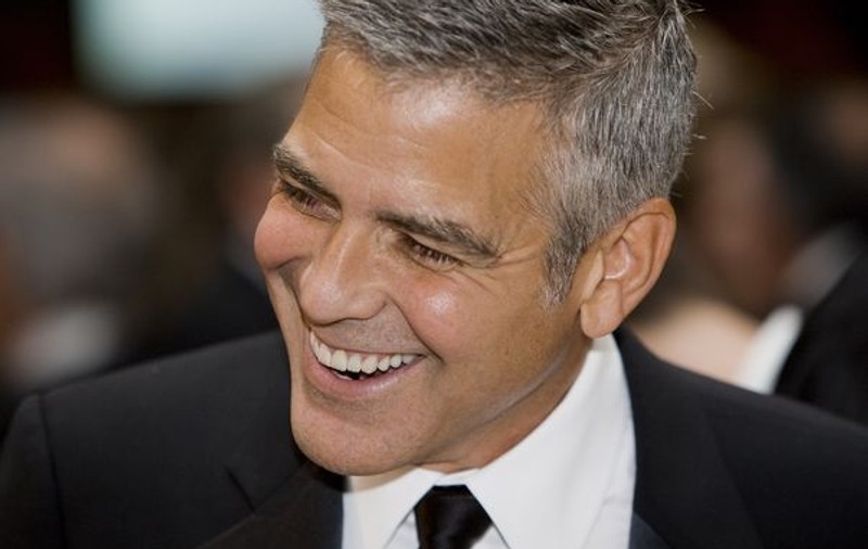 George Clooney îşi scoate o maşină la licitaţie în scopuri nobile