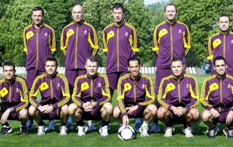 Arbitrii de la Euro 2012: poliţişti, avocaţi, ingineri şi … multimilionari!