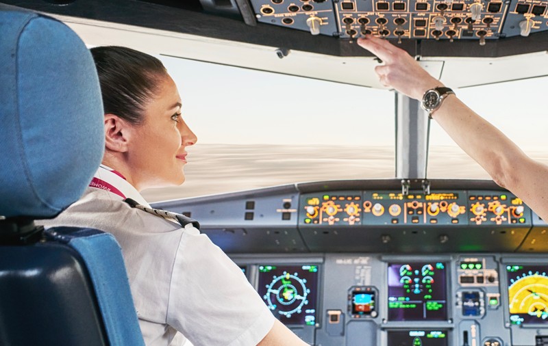 Viață de pilot departe de manșă. Mărturia unei tinere de 35 de ani, căpitan de aeronavă: “Abia aștept să umplem iar cerul cu avioanele noastre”