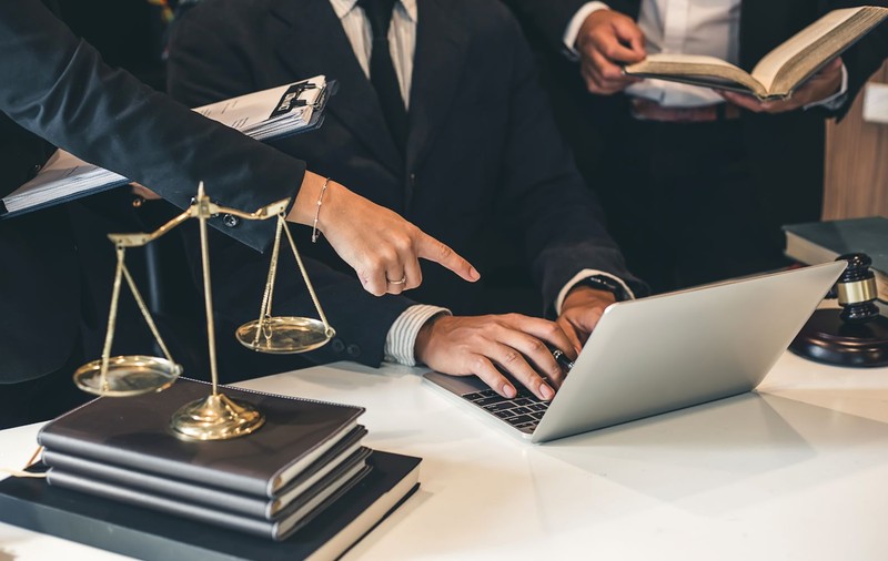 Cât costă, de fapt, un avocat în 2026? Ce sunt onorariile minimale și de ce diferă prețurile