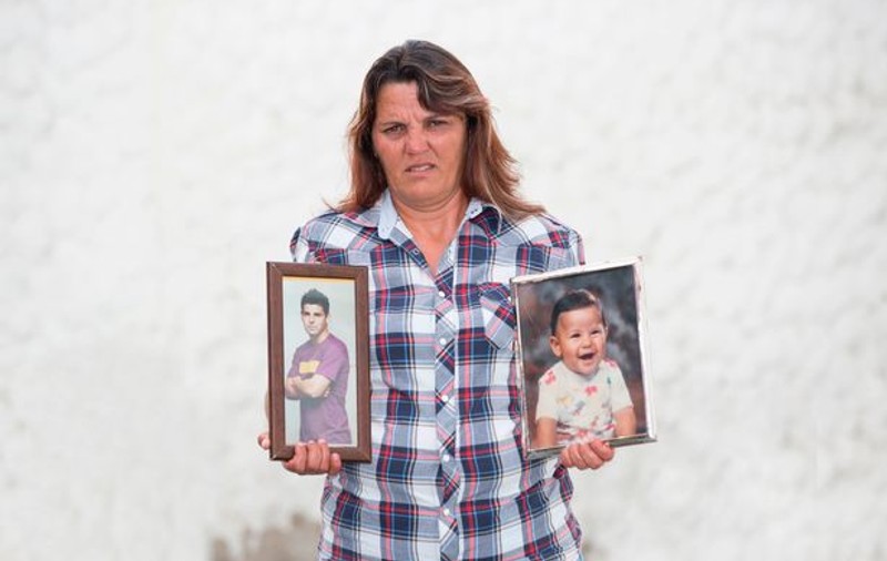 Tulburător. El e star în Anglia și câștigă o căruță de bani, iar mama lui cerșește și fură! Femeia a făcut pușcărie pentru prostituție! ”Voi fi dată afară din casă cu doi copii mici” | VIDEO