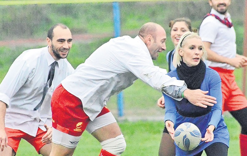 Rugby în fuste şi cu cravate | FOTO
