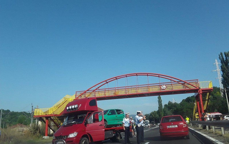 FOTO| Accident în apropiere de Comarnic pe DN1. Cinci persoane au fost rănite