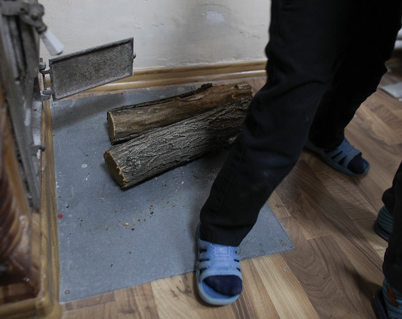 Copiii de la o grădiniță din Ialomița, puși să se descalțe ca să nu murdărească parchetul. Explicațiile educatoarei