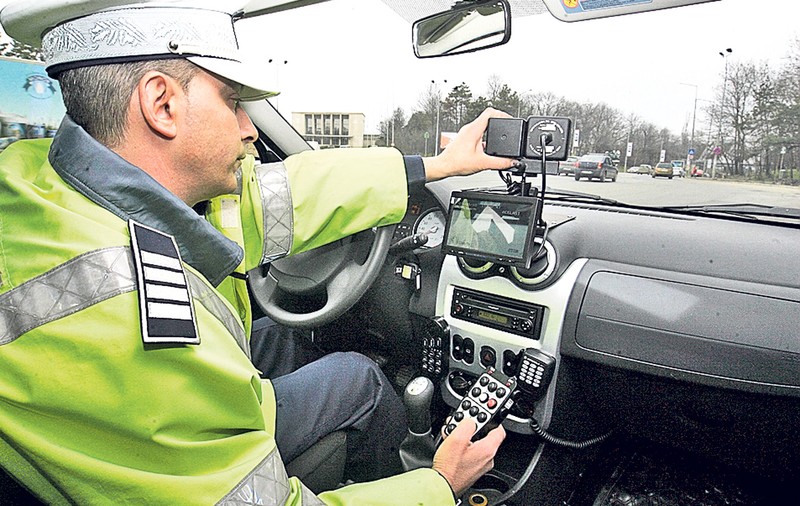 Asta da femeie grăbită. ”Zbura” pe autostradă cu 236 km/h!