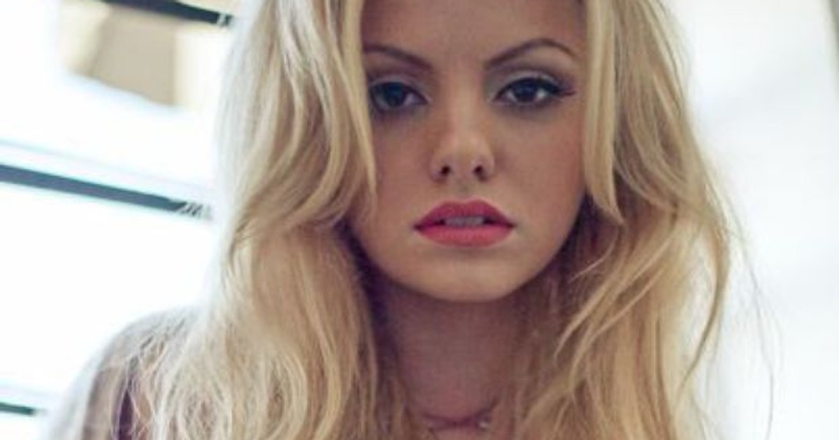 Alexandra Stan, plină de cercei și tatuaje. Blonda în varianta punk