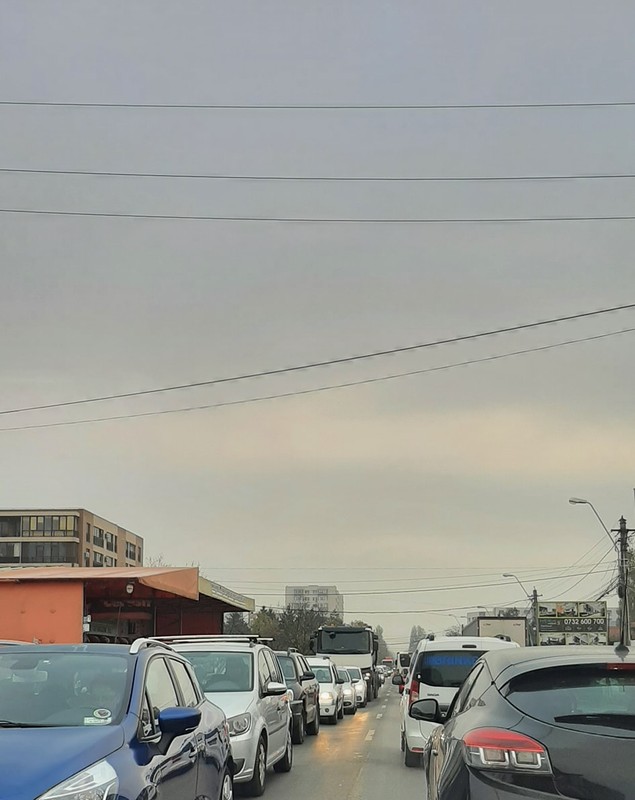Pasajul Domnești, inaugurat vineri, blocat complet luni dimineață: „2 km, 55 de minute. E clar, mai trebuie încă unul!”