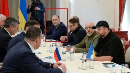 Denis Kireev, la discuțiile cu negociatori ruși Sursă foto: Obozrevatel