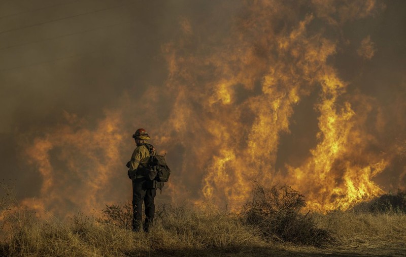 Incendiul „Palisades” din California se extinde iar și ar putea deveni cel mai devastator din istoria SUA