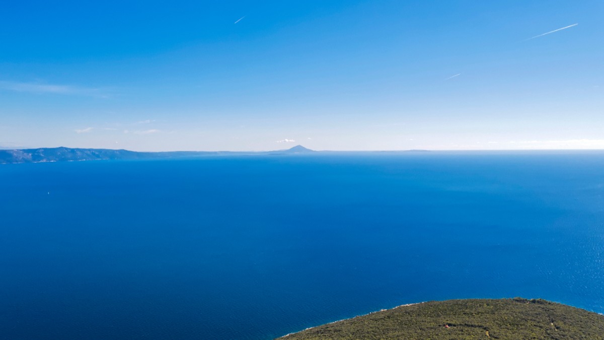 Vedere panoramică asupra mării
