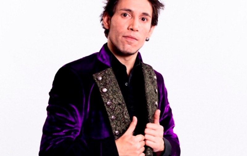 Iulian Vasile, finalist la X Factor, a plâns la auzul veştii dispariţiei lui Whitney Houston 