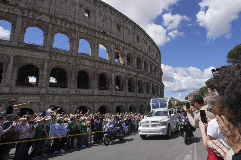 The coffin of Pope Francis is transported in front of the Colosseum on its way to St. Mary Major where he will be buried, Rome, Saturday, April 26, 2025. (AP Photo/Antonio Calanni)