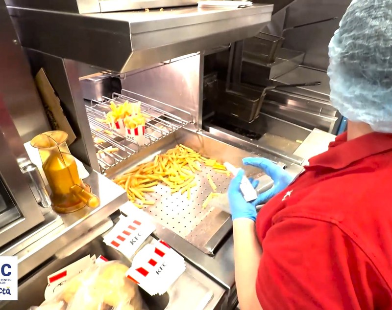 Carrefour, Starbucks și KFC din Mall Băneasa, închise de ANPC. Lista completă a fast-food-urilor oprite și ce nereguli au găsit inspectorii
