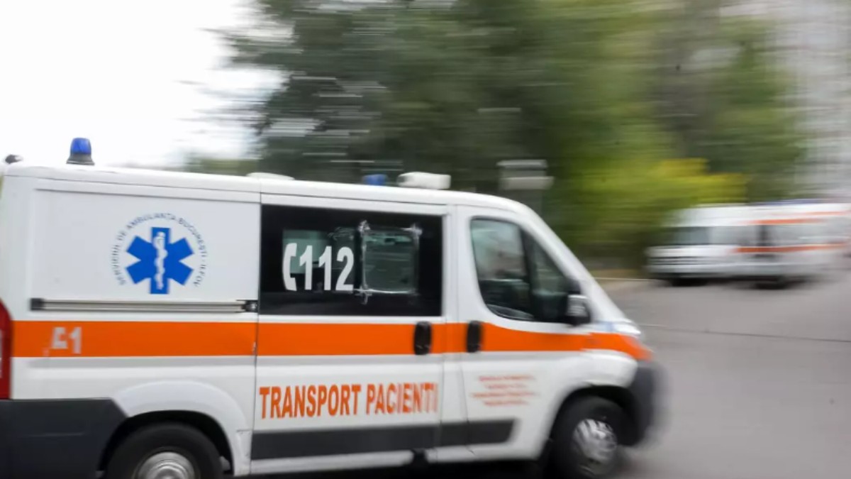 În imagine este ilustrată o ambulanță în timpul unei misiuni