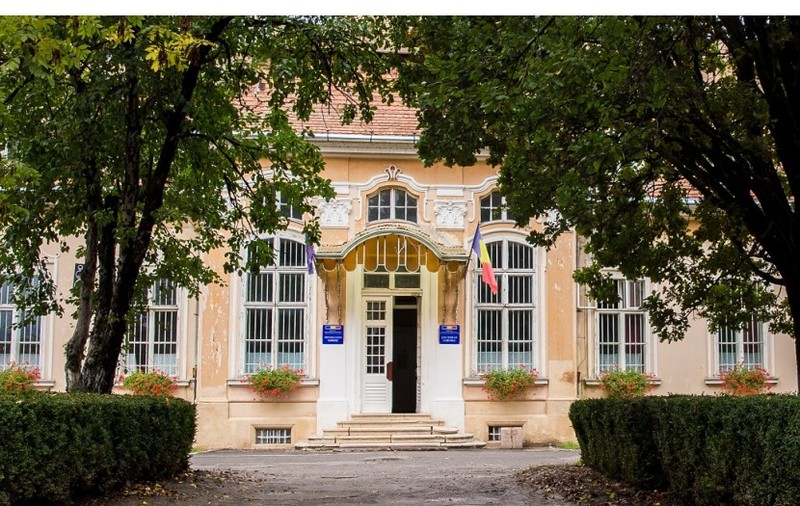GALERIE FOTO| Pentru ce sumă a fost scos la vânzare Castelul Teleki, unul dintre cele mai importante edificii din Transilvania