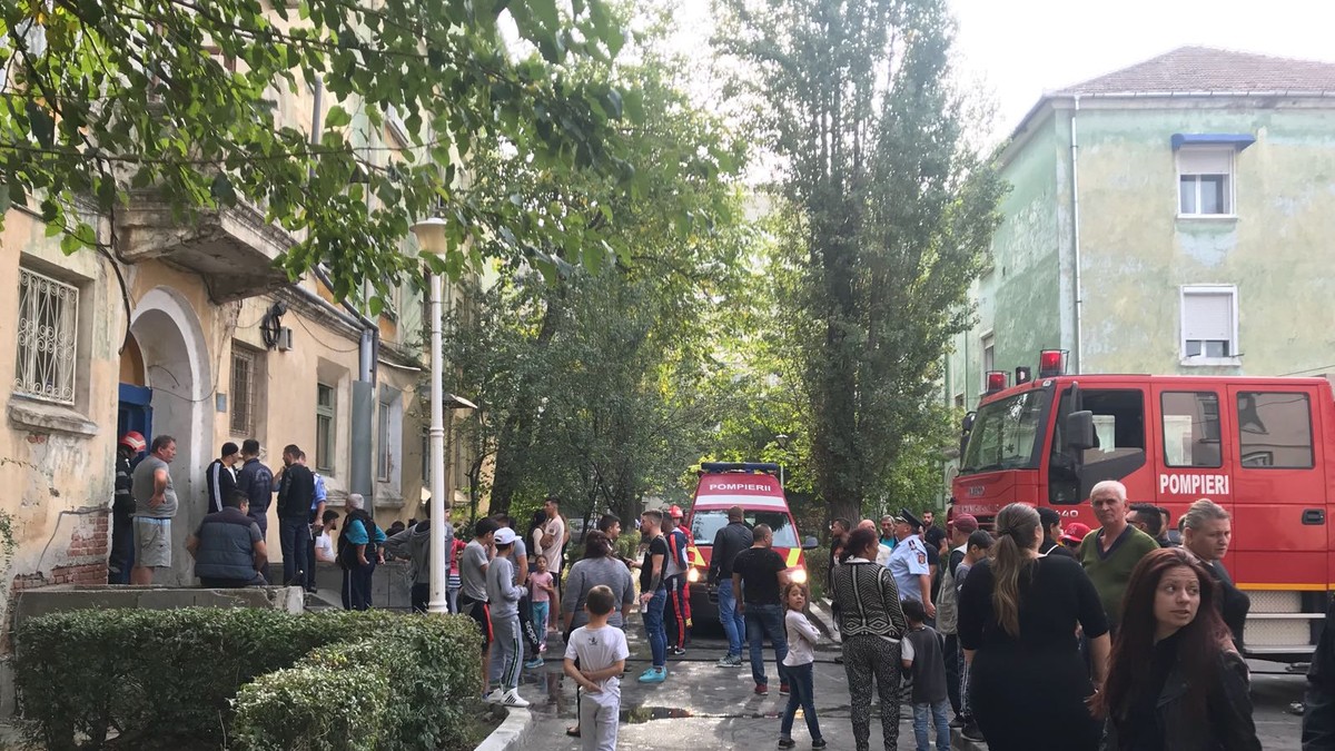 persoane evacuate dintr-un cămin de nefamilişti din Craiova