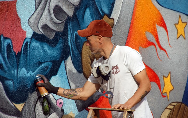 Bucharest Street Art Festival propune revitalizarea cartierului marginalizat 23 August. Syrk, artistul internațional prezent în Capitală: „O lucrare în spațiul public are capacitatea unică de a ajunge la toată lumea”