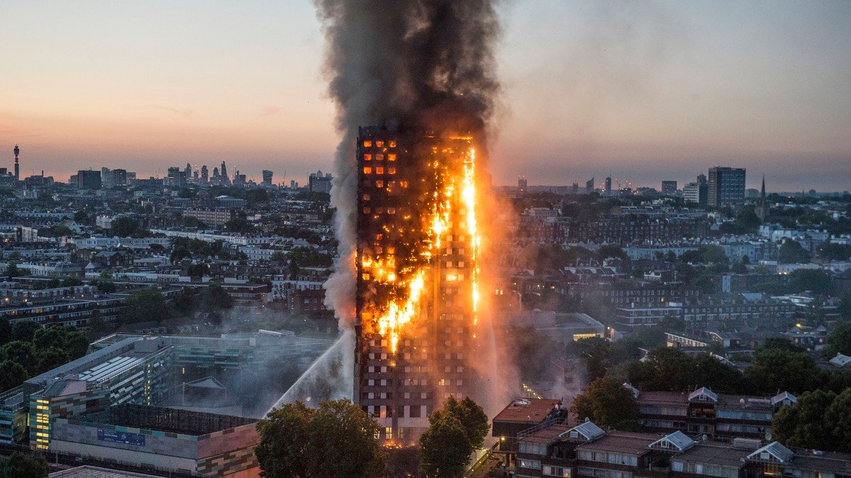 Hoții au început să fure din Grenfell Tower