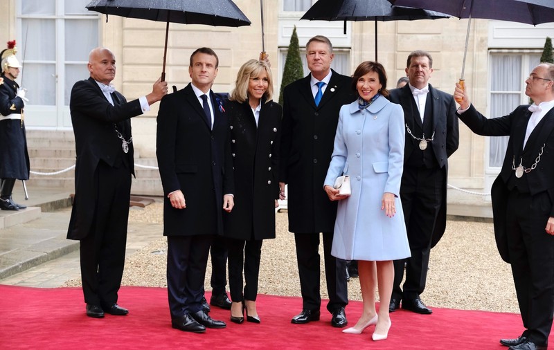 FOTO | Klaus și Carmen Iohannis, alături de Emmanuel și Brigitte Macron la Palatul Elysee