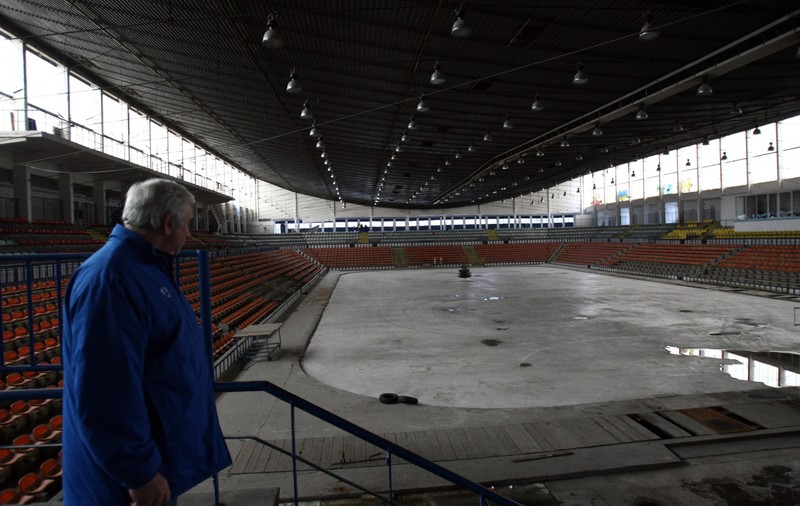 Patinoarul "Flamaropol" e o ruină. Reconstrucția întârzie / GALERIE FOTO