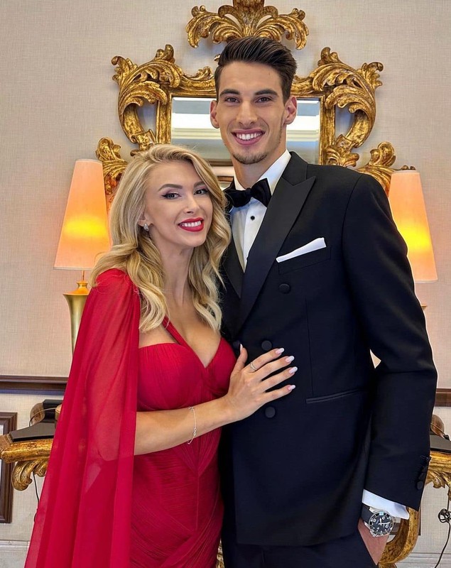 Andreea Bălan și Victor Cornea s-au mutat împreună. Jucătorul de tenis locuiește acum în casa artistei