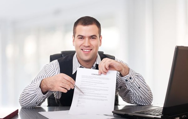 Cea mai mare ȚEAPĂ din contractul cu firma de telefonie, internet sau cablu. Cât te pot obliga de fapt să le fii client!
